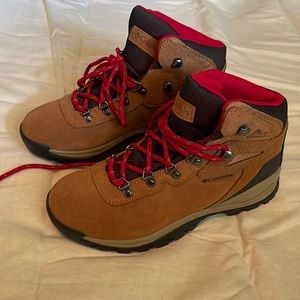 Columbia women’s Hiking boots